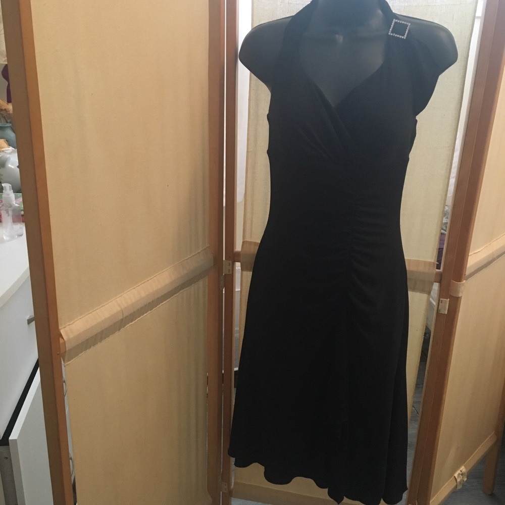 💃🏻LE CHATEAU Size Small Backless Halter Dress.